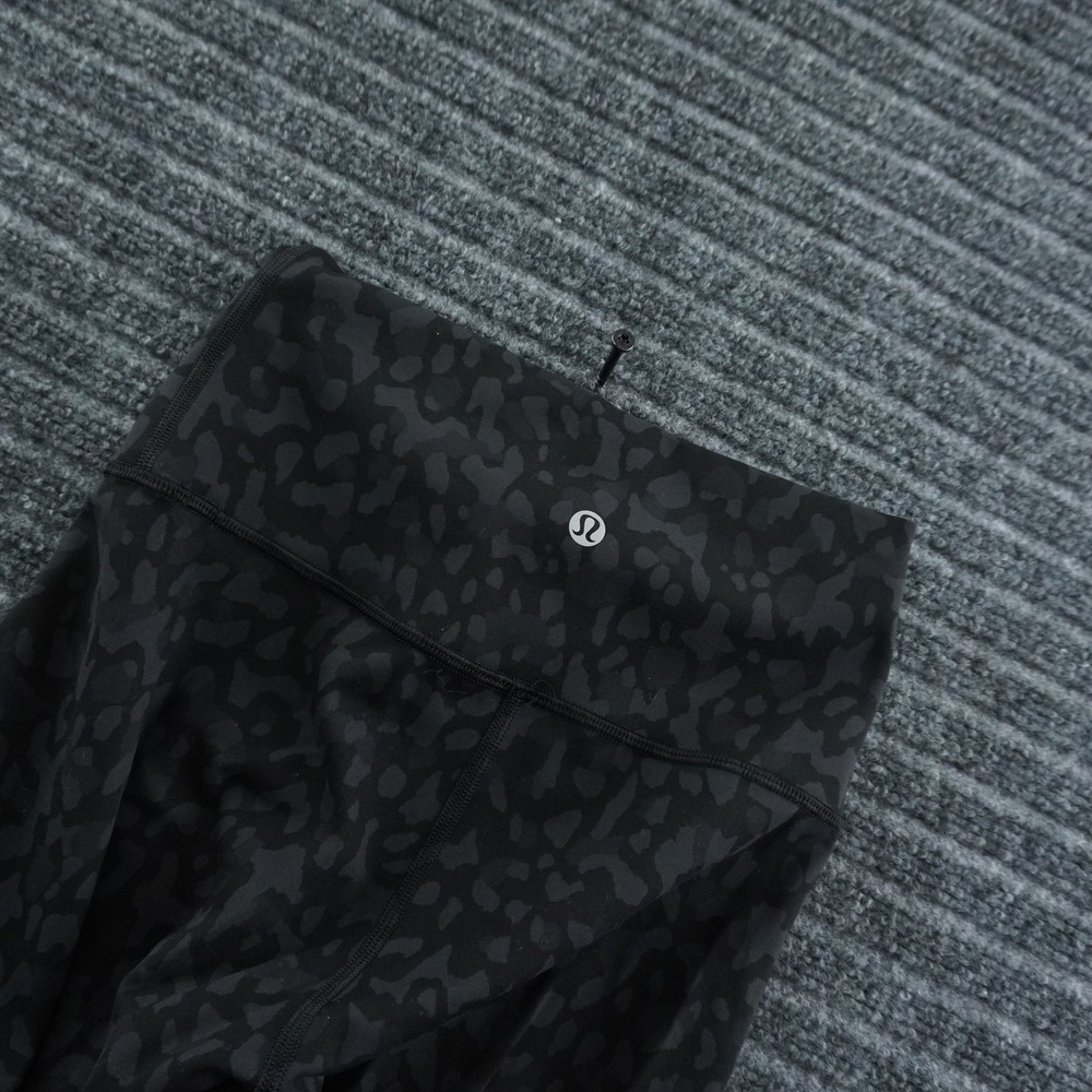 Lululemon High Rise Crop Leggings Womens 4 Black Gray Animal Print Yoga Tights